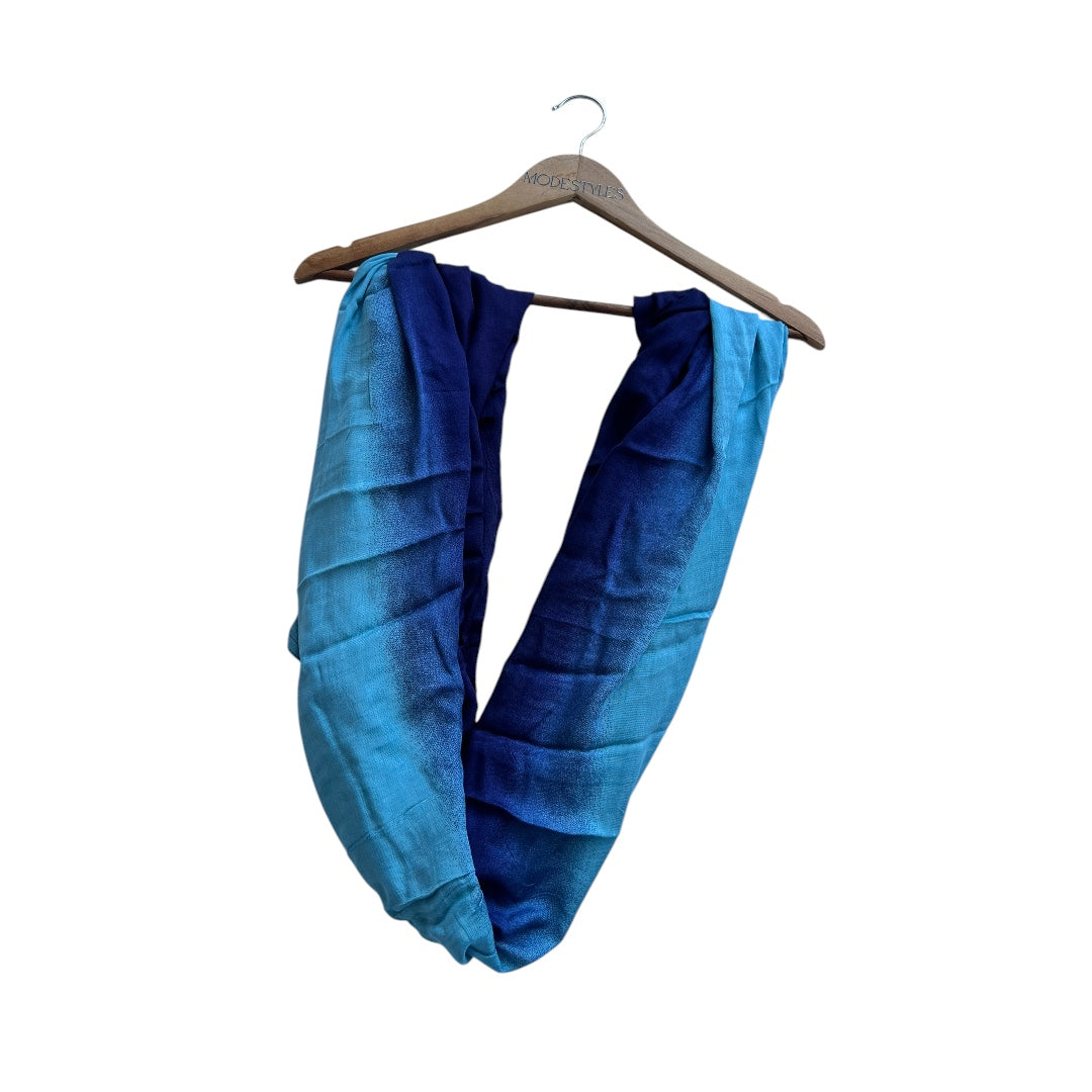 Aṭyāf in Turquoise and Electric Blue